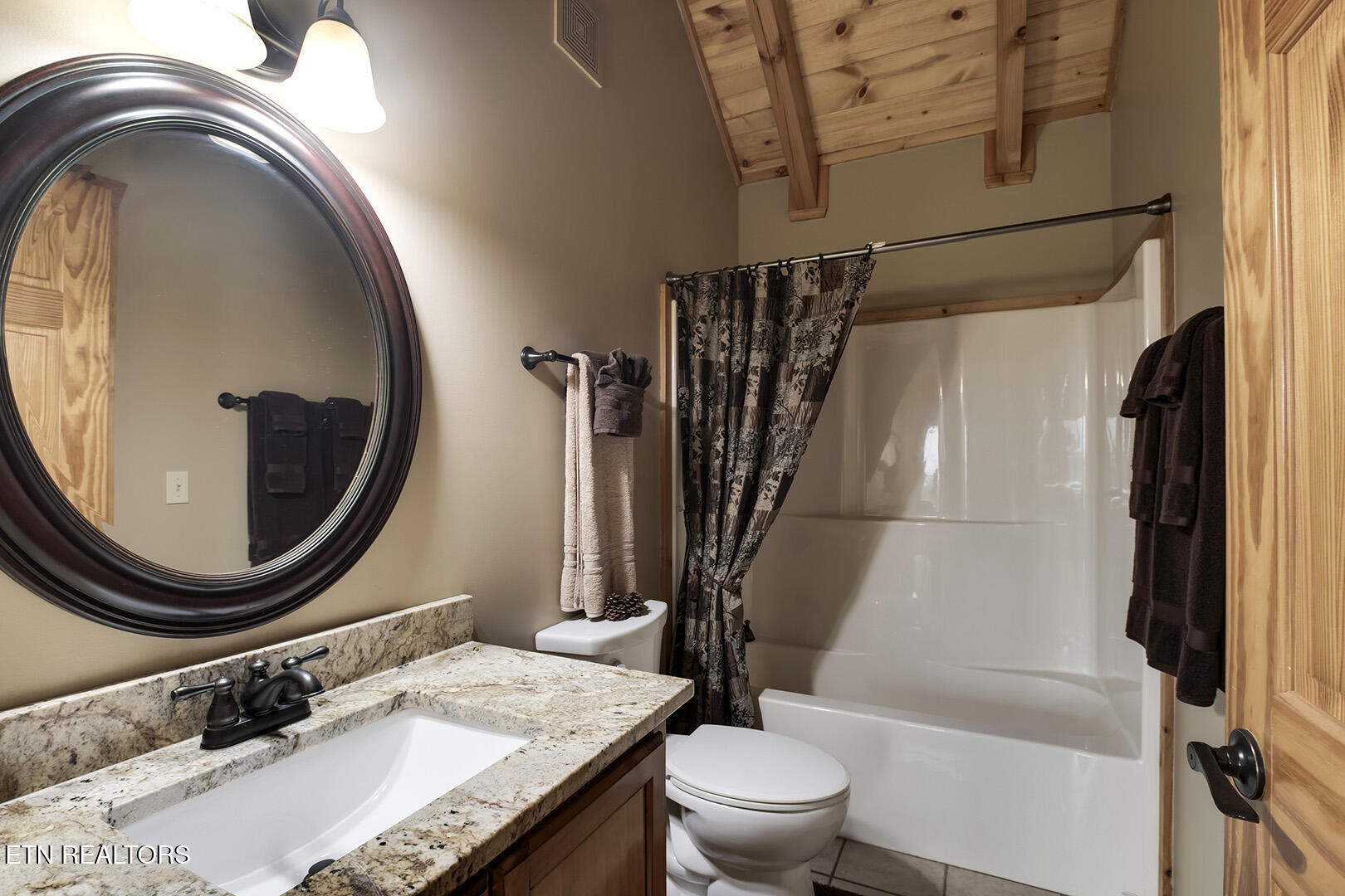 124 Overlook Way Vonore, TN 37885 - Photo 26 of 60 26_OverlookWay_124_GuestBath1
