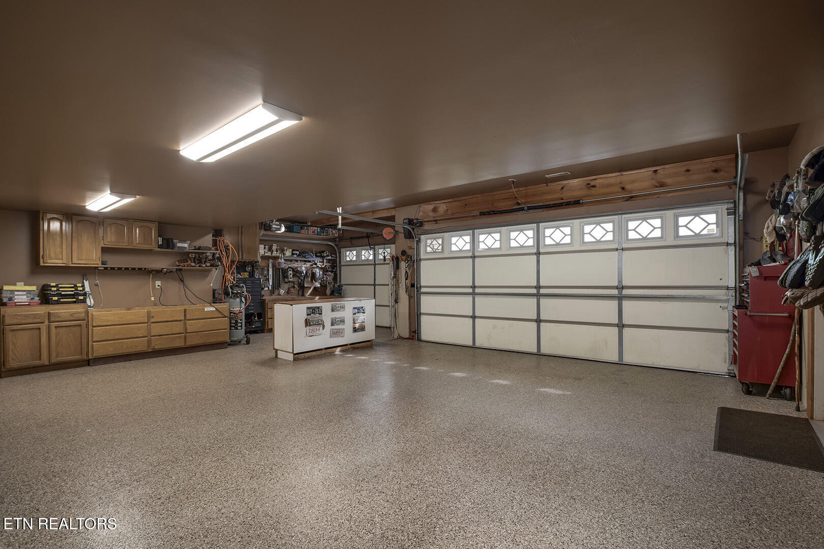 124 Overlook Way Vonore, TN 37885 - Photo 29 of 60 29_OverlookWay_124_Garage