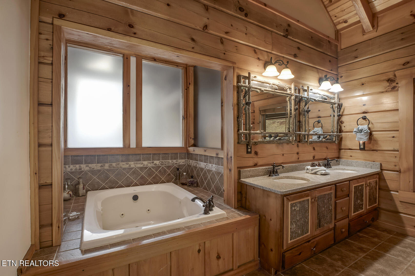 124 Overlook Way Vonore, TN 37885 - Photo 33 of 60 33_OverlookWay_124_MasterBath01