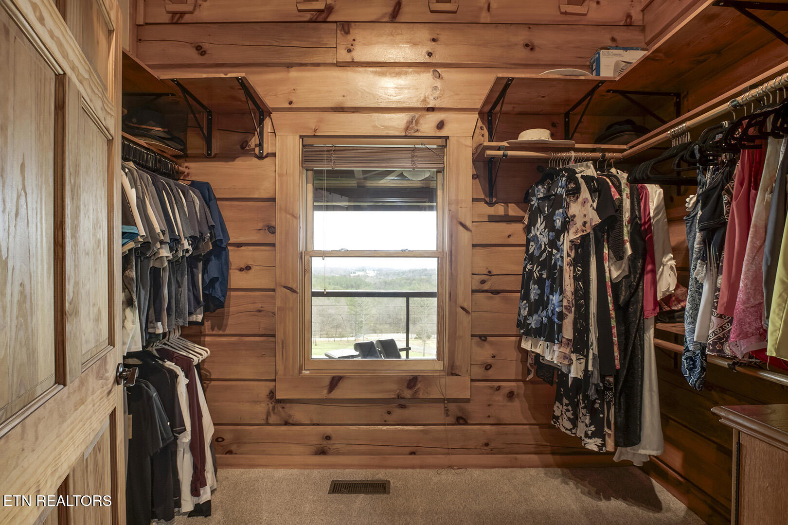 124 Overlook Way Vonore, TN 37885 - Photo 35 of 60 35_OverlookWay_124_MasterCloset