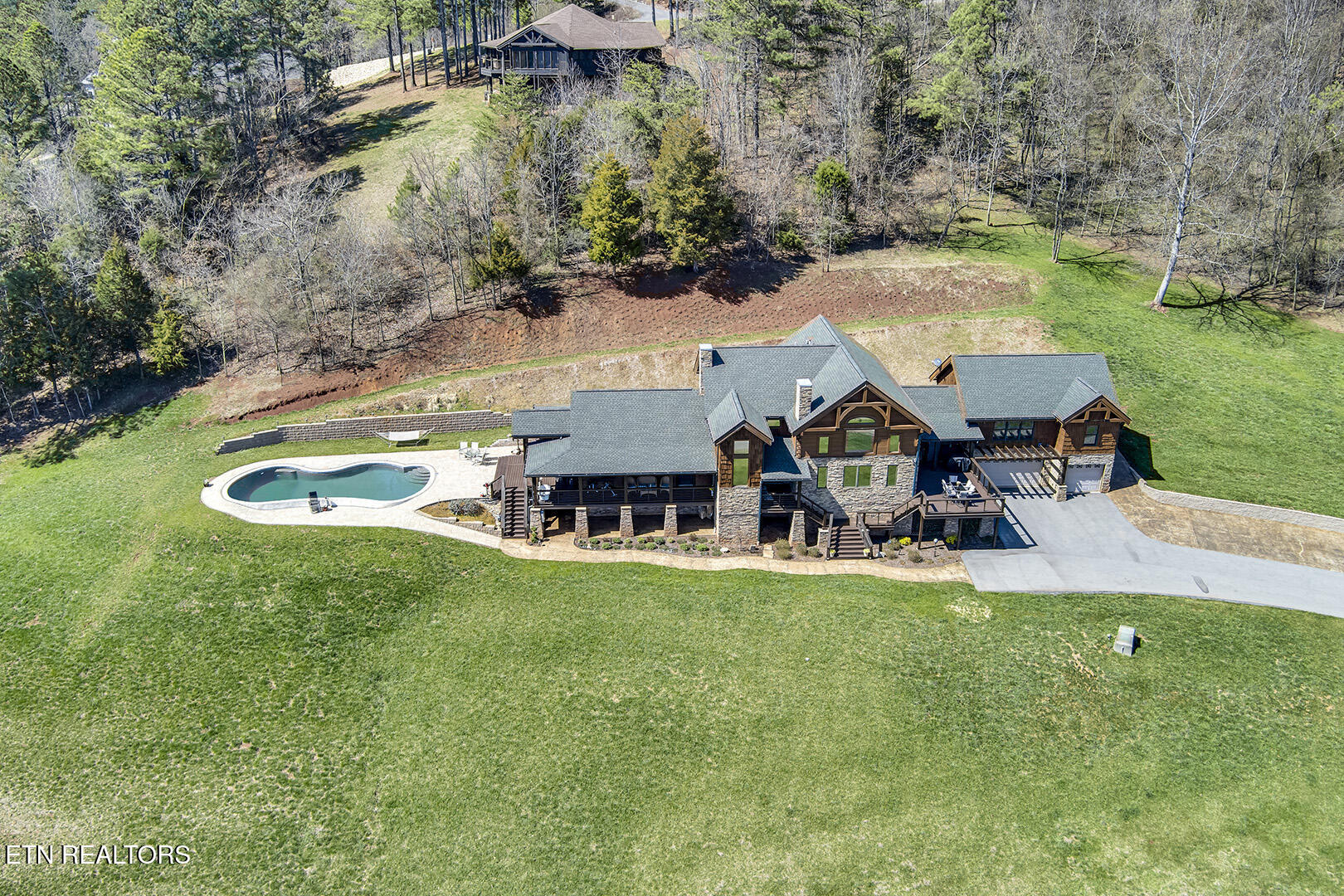 124 Overlook Way Vonore, TN 37885 - Photo 55 of 60 55_OverlookWay_124_FrontElevated