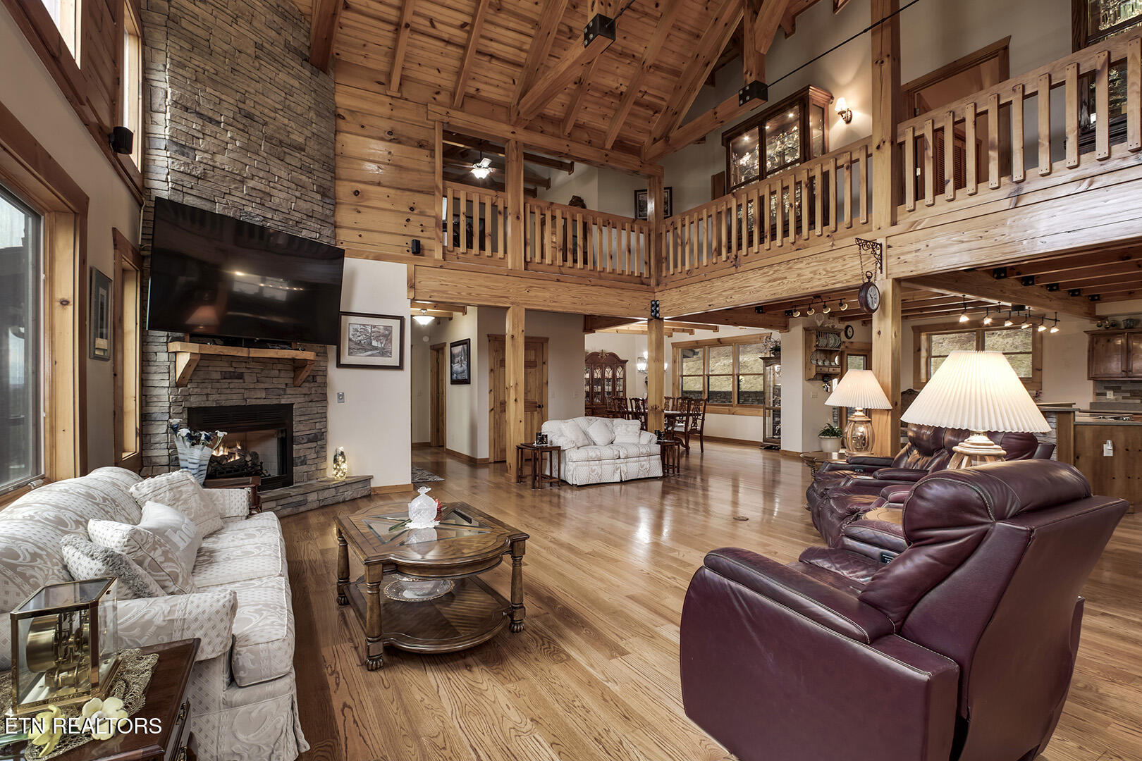 124 Overlook Way Vonore, TN 37885 - Photo 10 of 60 10_OverlookWay_124_Living04