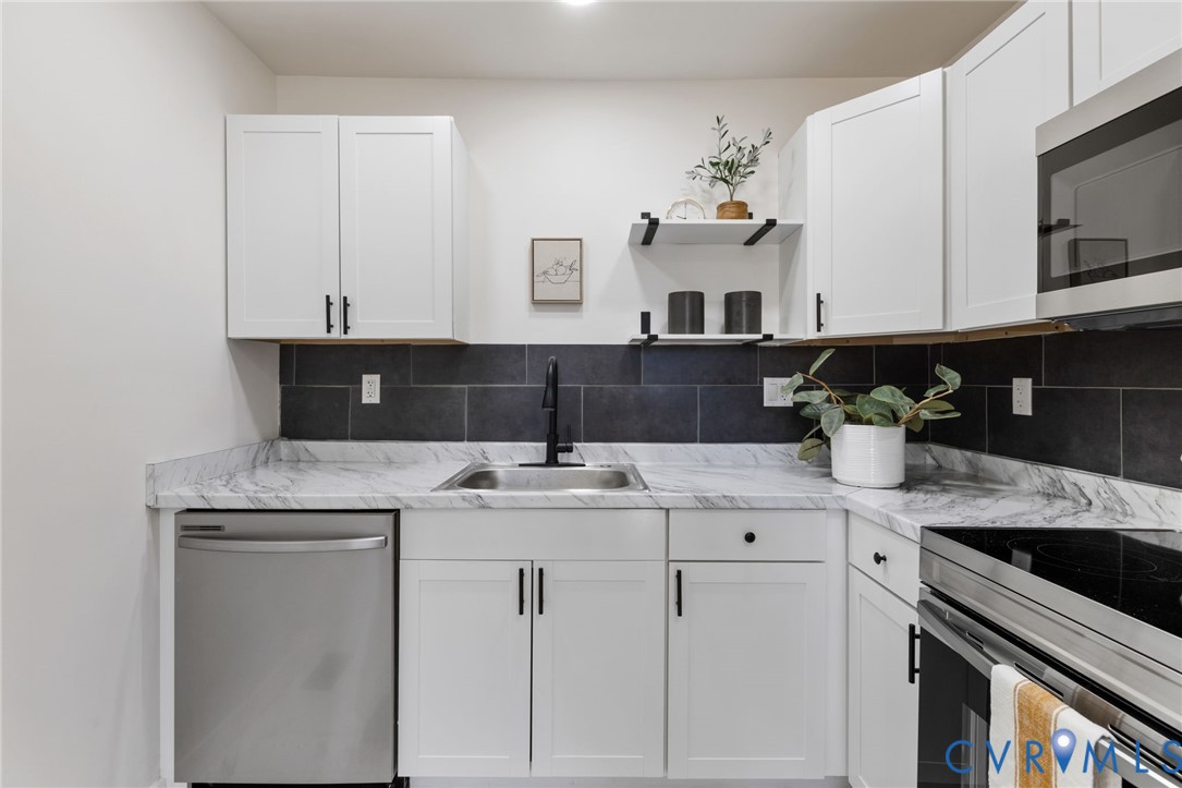 1815 Doron Lane Richmond, VA 23223 - Photo 10 of 26 a kitchen with stainless steel appliances granite countertop a sink and cabinets