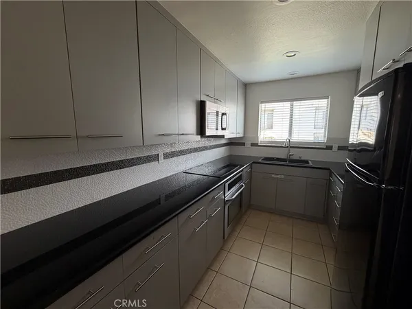 $2,700 | 240 West Verdugo Avenue, Burbank, CA 91502