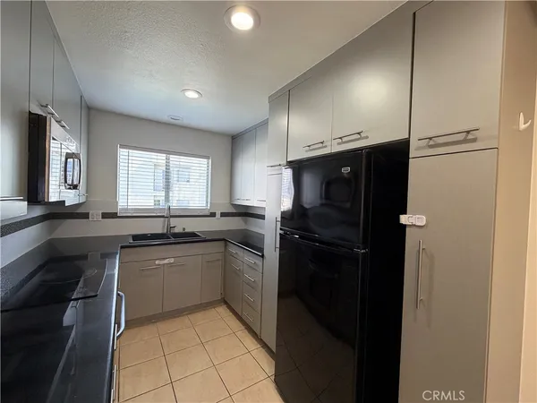 $2,700 | 240 West Verdugo Avenue, Burbank, CA 91502