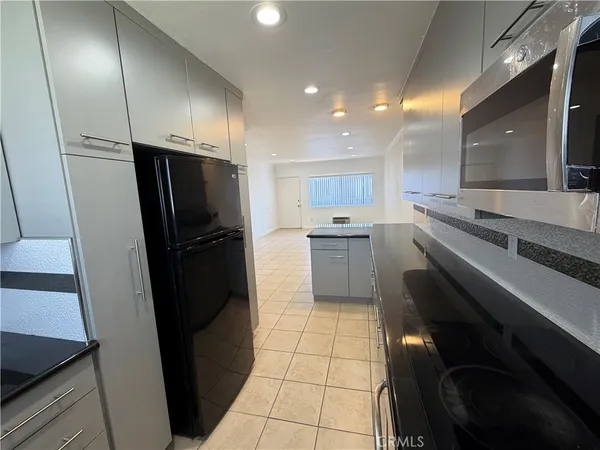 $2,700 | 240 West Verdugo Avenue, Burbank, CA 91502