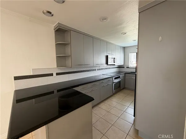 $2,700 | 240 West Verdugo Avenue, Burbank, CA 91502