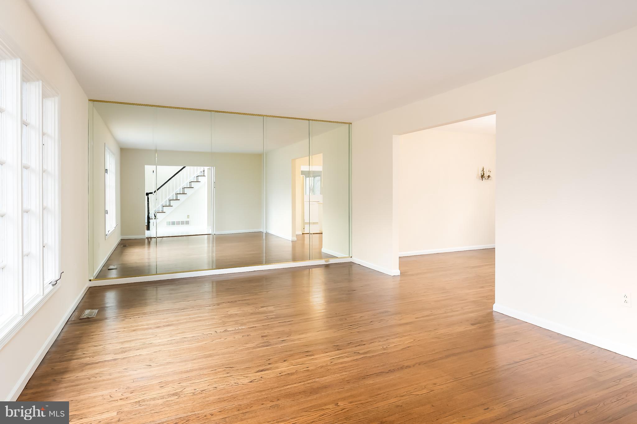 142 Greenvale Road Cherry Hill, NJ 08034 - Photo 3 of 24
