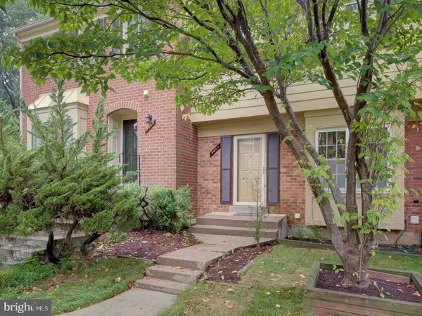 $2,900 | 9867 High Water Court, Burke, VA 22015