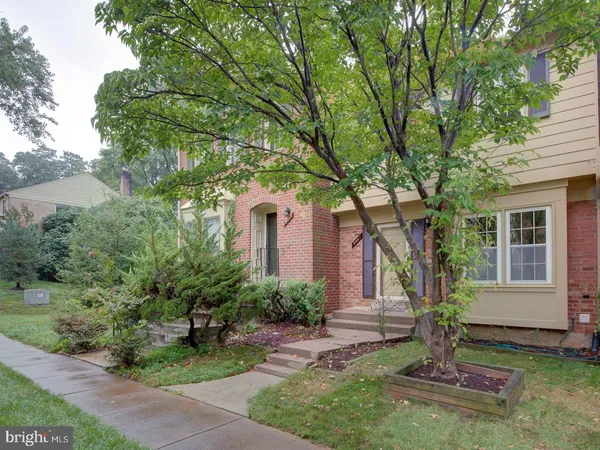 $2,900 | 9867 High Water Court, Burke, VA 22015