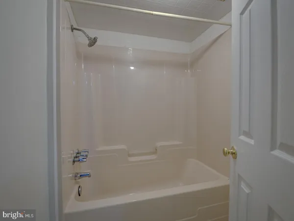 $2,900 | 9867 High Water Court, Burke, VA 22015