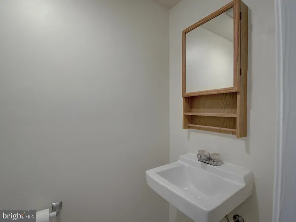 $2,900 | 9867 High Water Court, Burke, VA 22015