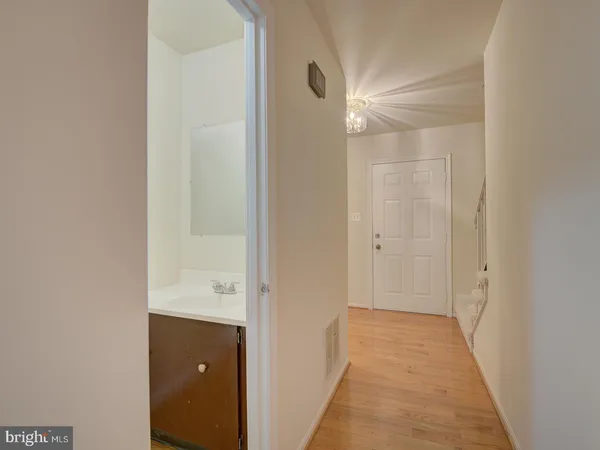 $2,900 | 9867 High Water Court, Burke, VA 22015