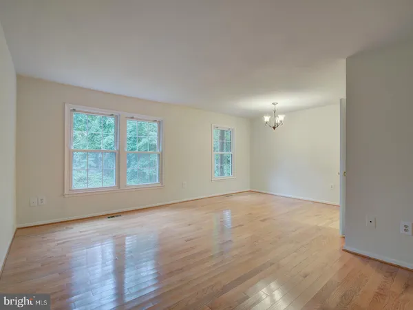 $2,900 | 9867 High Water Court, Burke, VA 22015