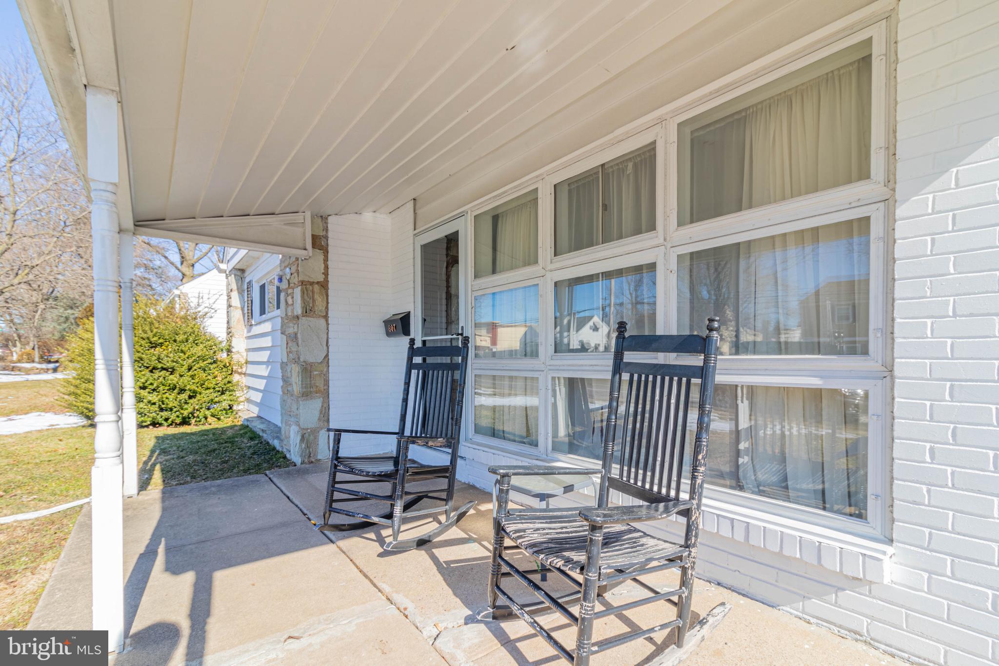 807 Tomlinson Road Philadelphia, PA 19116 - Photo 19 of 24 Front porch