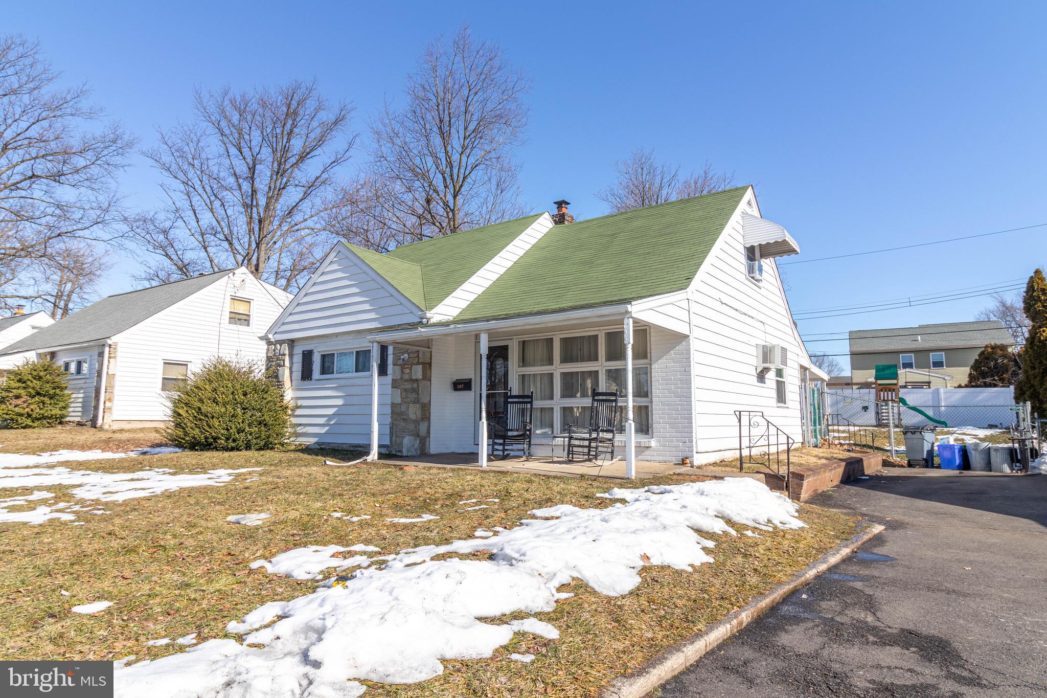 807 Tomlinson Road Philadelphia, PA 19116 - Photo 21 of 24 Large driveway with plenty on parking!