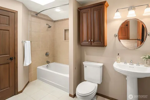 $2,369,000 | 18138 Northeast 130th Place, Redmond, WA 98052