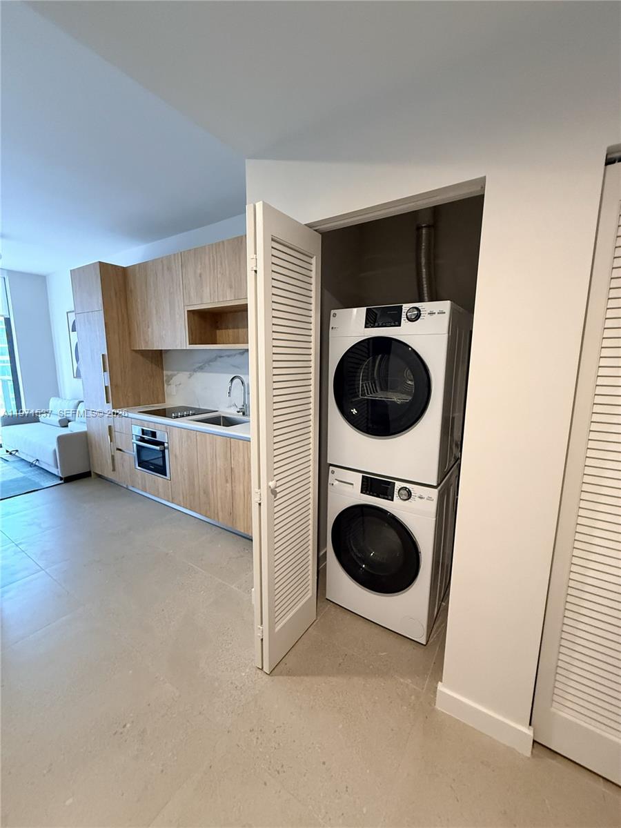 11 Northeast 6th Street, Unit 1905 Miami, FL 33132 - Photo 13 of 19