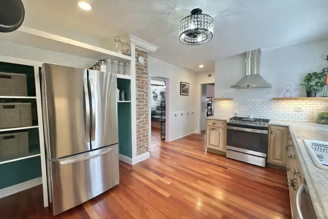 $300,000 | 926 Tappan Street, Woodstock, IL 60098