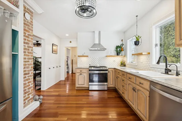 $300,000 | 926 Tappan Street, Woodstock, IL 60098