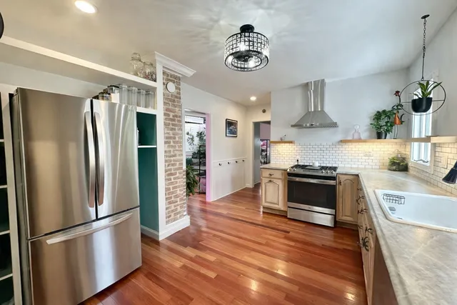 $300,000 | 926 Tappan Street, Woodstock, IL 60098