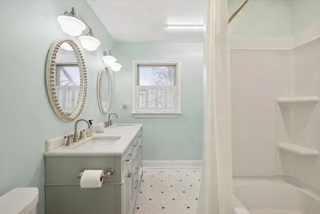 $300,000 | 926 Tappan Street, Woodstock, IL 60098