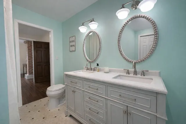 $300,000 | 926 Tappan Street, Woodstock, IL 60098