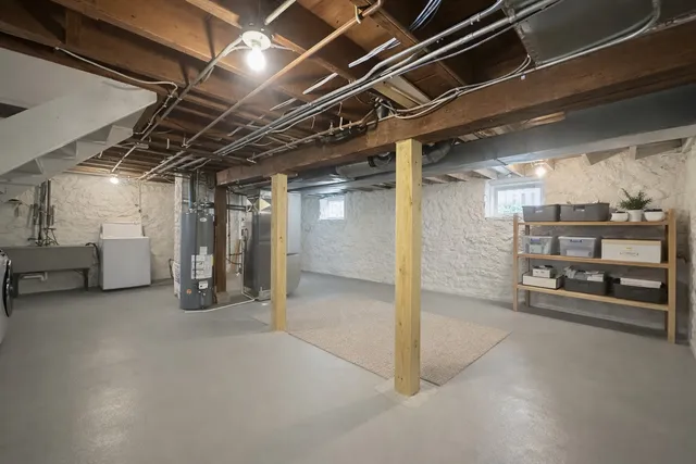 $300,000 | 926 Tappan Street, Woodstock, IL 60098