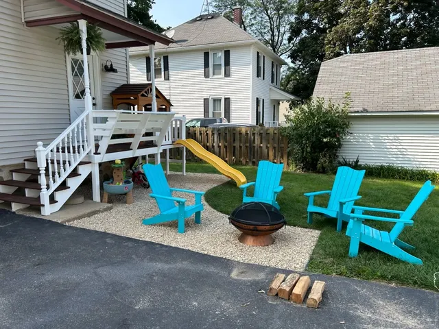 $300,000 | 926 Tappan Street, Woodstock, IL 60098