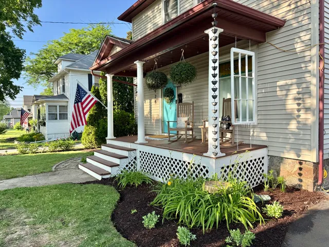 $300,000 | 926 Tappan Street, Woodstock, IL 60098