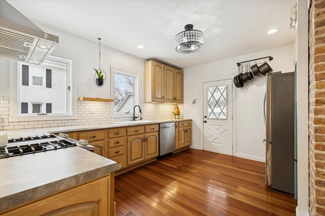 $300,000 | 926 Tappan Street, Woodstock, IL 60098