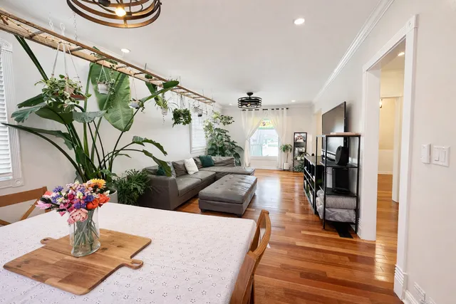 $300,000 | 926 Tappan Street, Woodstock, IL 60098