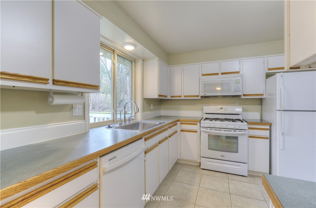 17818 98th Avenue South Renton, WA 98055 - Photo 3 of 23 Gallery Image 3
