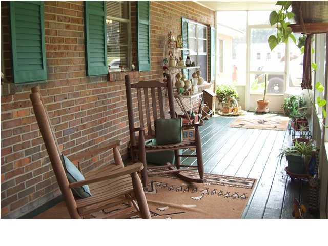6023 Dairy Road Baker, FL 32531 - Photo 16 of 29 a balcony with table and chairs