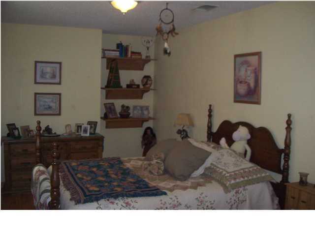 6023 Dairy Road Baker, FL 32531 - Photo 23 of 29 a living room with furniture