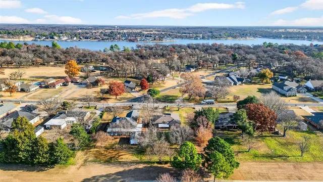 $309,000 | 234 Navajo Trail, Lake Kiowa, TX 76240