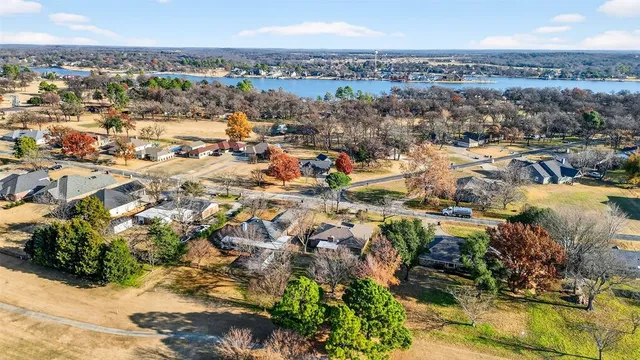 $309,000 | 234 Navajo Trail, Lake Kiowa, TX 76240