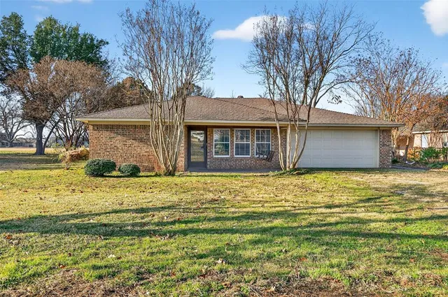 $309,000 | 234 Navajo Trail, Lake Kiowa, TX 76240