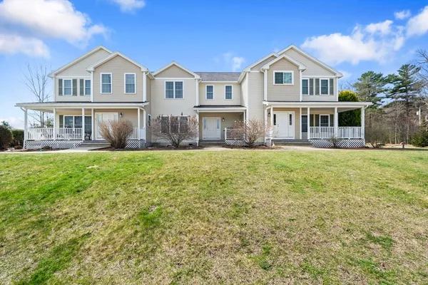 $410,000 | 25 Ashworth Drive, Unit B, Oxford, MA 01537