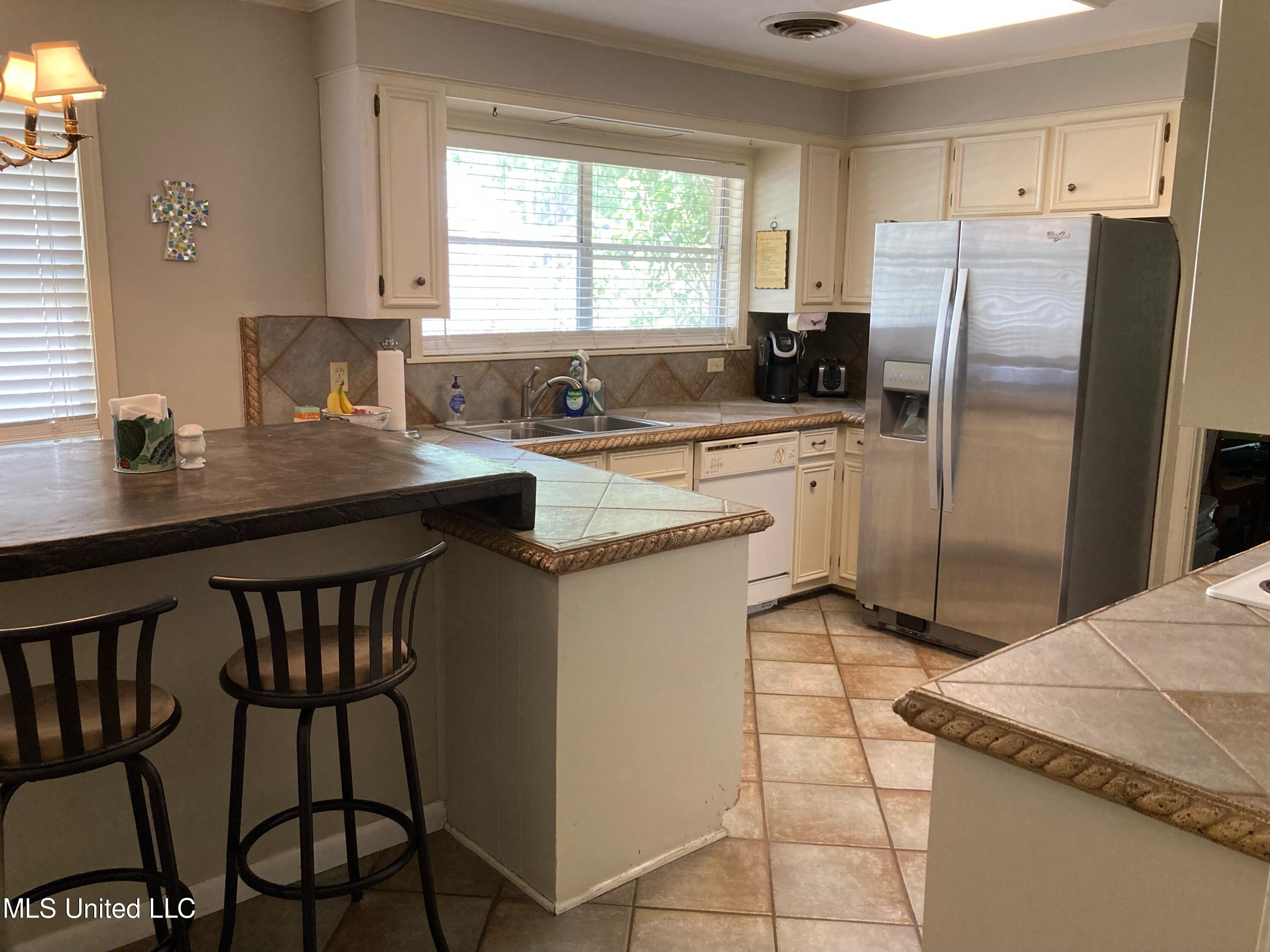 5329 Briarfield Road Jackson, MS 39211 - Photo 7 of 14 51BB0A22-0814-49FC-8165-94B8FDFC20C7