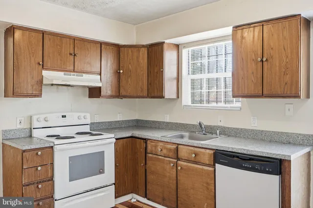 $295,000 | 5808 Burgundy Street, Capitol Heights, MD 20743