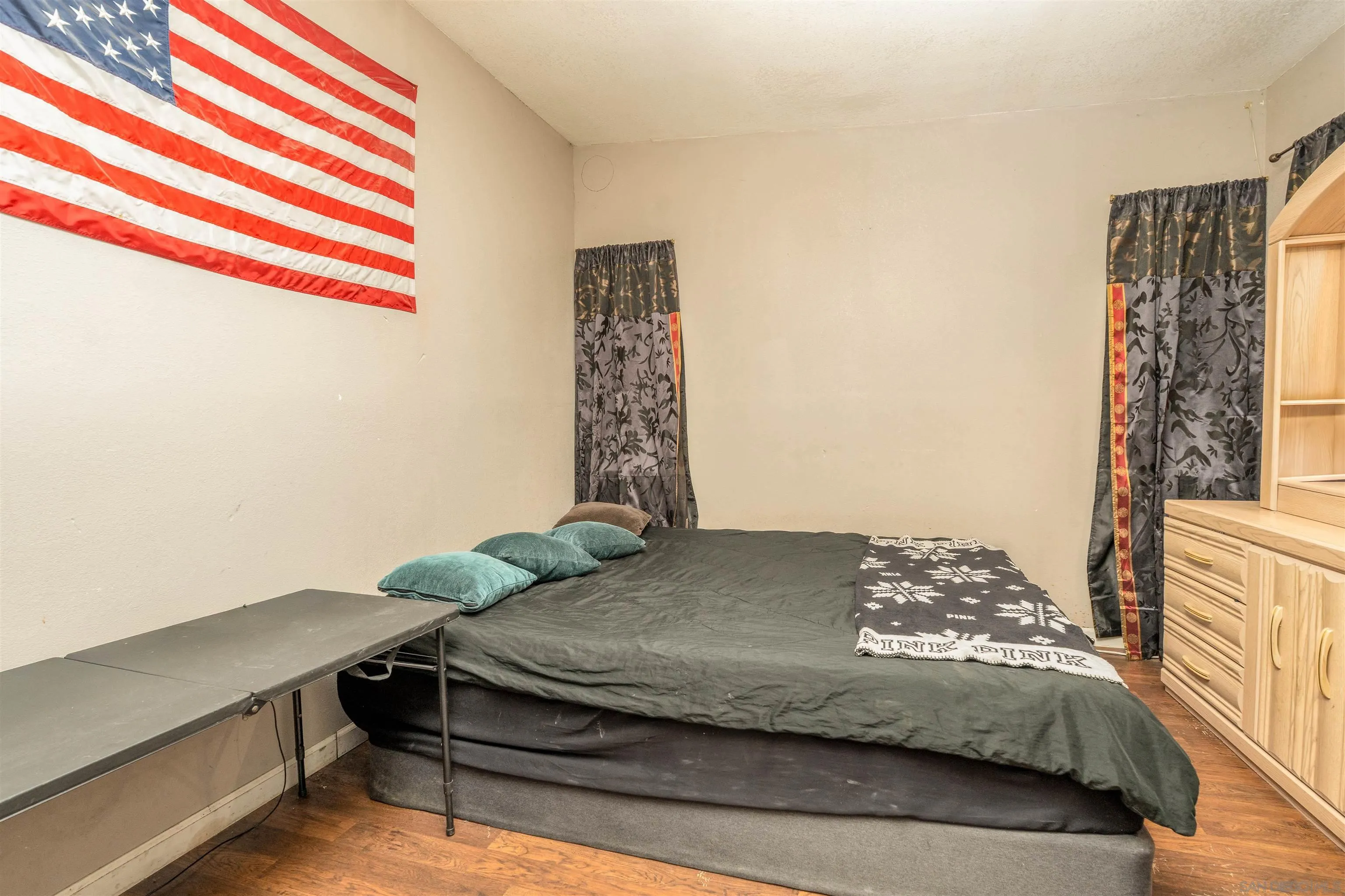 28587 Goetz Road Canyon Lake, CA 92587 - Photo 8 of 24 a bedroom with a bed and a window