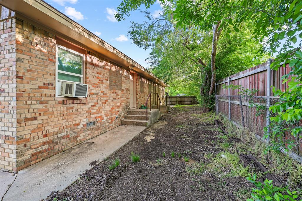 701 West Hull Street, Unit 1012 Denison, TX 75020 - Photo 21 of 22 a backyard of a house with lots of green space