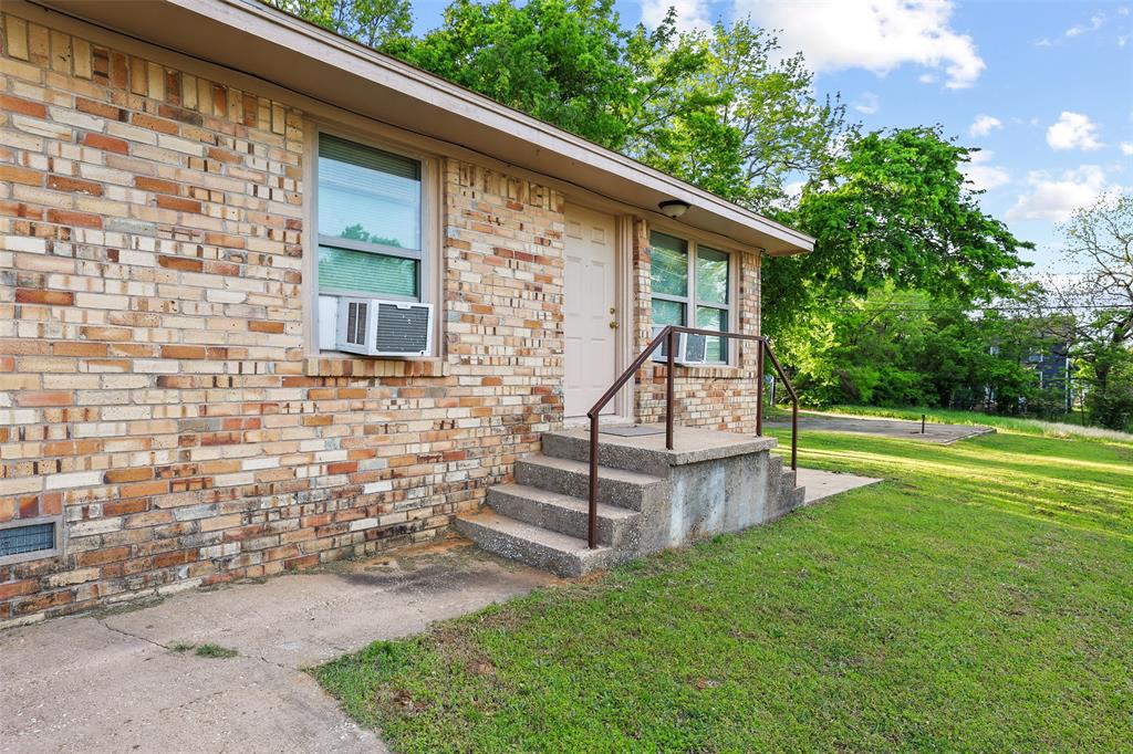 701 West Hull Street, Unit 1012 Denison, TX 75020 - Photo 4 of 22 a view of a house with a backyard