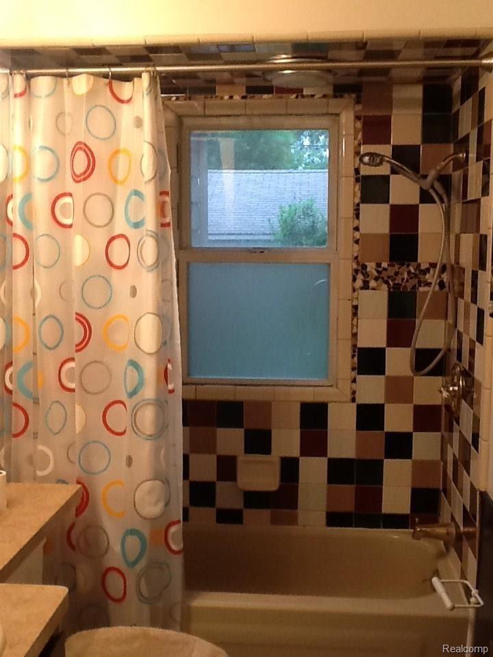 3434 Normandy Road Royal Oak, MI 48073 - Photo 18 of 25 Bathroom Shower & Tile Work