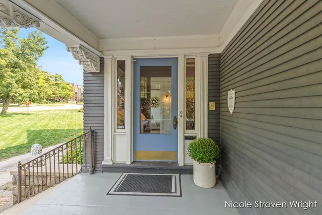 $897,500 | 400 Fulton Street East, Grand Rapids, MI 49503