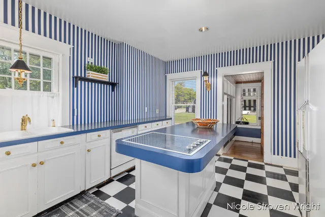 $897,500 | 400 Fulton Street East, Grand Rapids, MI 49503