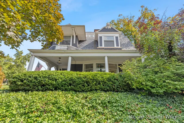 $897,500 | 400 Fulton Street East, Grand Rapids, MI 49503