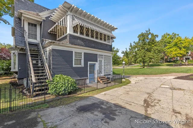 $897,500 | 400 Fulton Street East, Grand Rapids, MI 49503