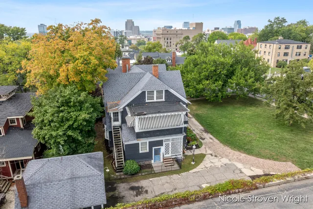 $897,500 | 400 Fulton Street East, Grand Rapids, MI 49503